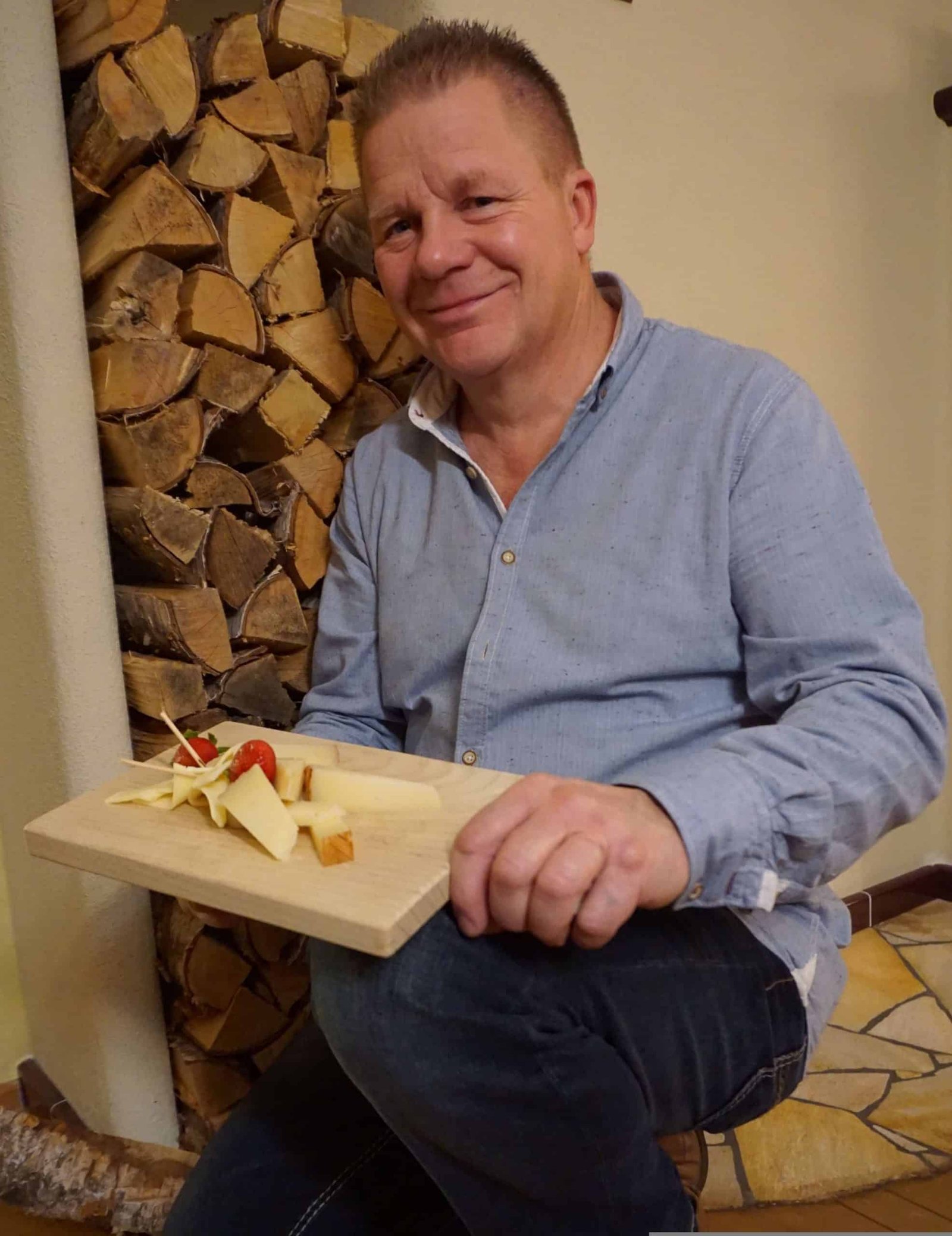 Lutz Gräfe mit Käseplatte